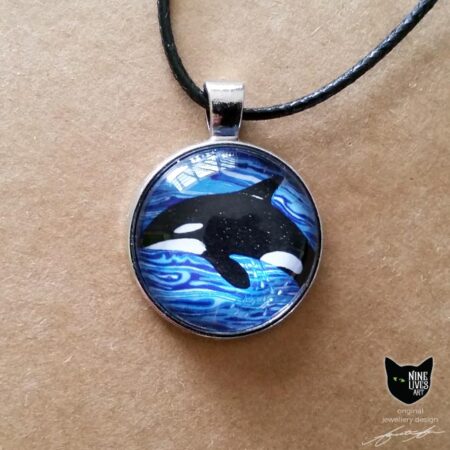 Artwork depicting detail of an Orca diving in the waves - 25mm silver coloured pendant setting with cabochon