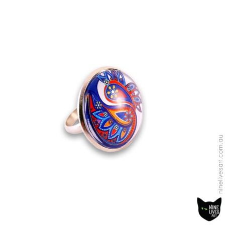 25mm cabochon ring featuring paisley artwork and hypoallergenic ring base fitting