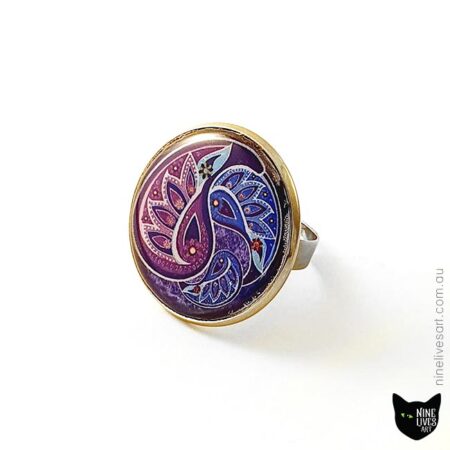 25mm resin ring featuring paisley artwork in purple
