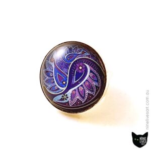 25mm cabochon ring featuring paisley artwork in purple